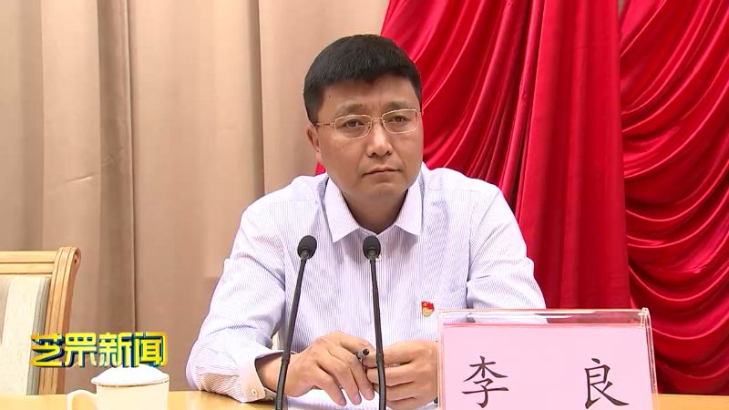 杨升岩代表区委,向受到表彰的先进集体和个人表示祝贺,向全区广大党员